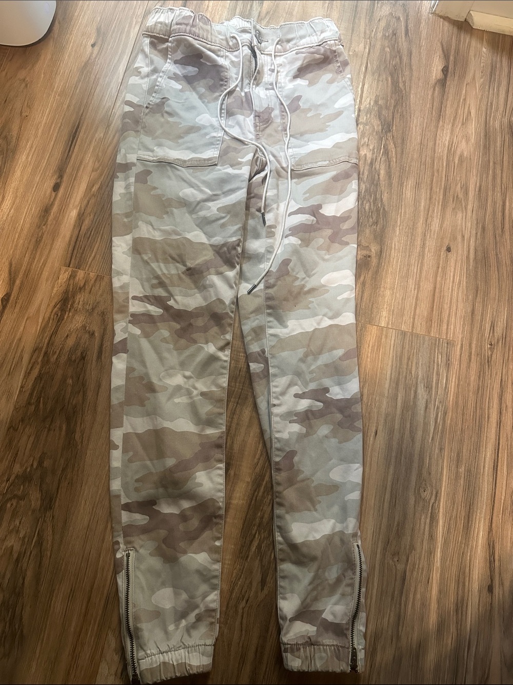 American Eagle camo pants size 2 regular